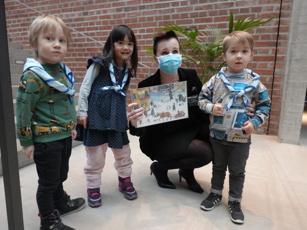 Wanajan Ilves lahjoitti perinteisesti kaksi adventtikalenteria - Lue lisää